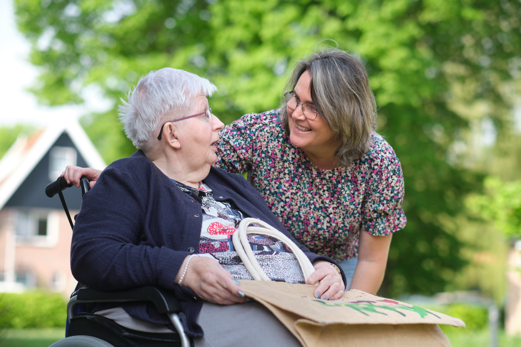 Client is buiten met naaste